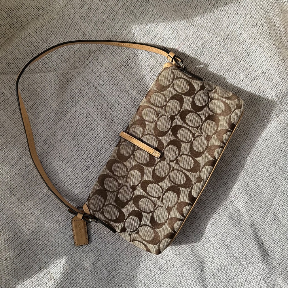 ── SOLD ──
Coach Y2K Signature Demi Clip Shoulder Bag (A3U-6348) - Picture 3 of 16